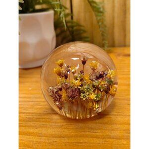 Vintage Lucite Daisyglas Paperweight